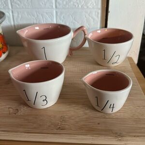 Measuring cups